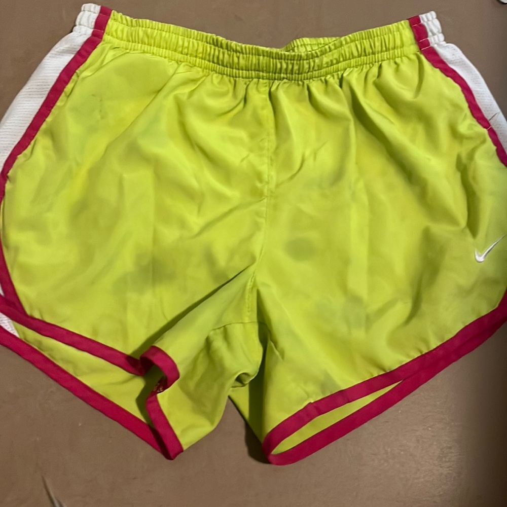 Nike girl running shorts. guc